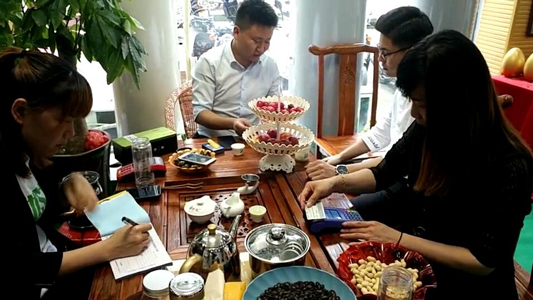 元旦節(jié)闔家團(tuán)圓，空氣能售后服務(wù)人員依然奮斗前線
